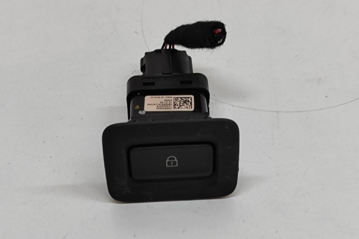 Comutator &icirc;nchidere centralizată MAZDA CX-30 DM 2023 OEM: BEMD-66-660A | 31600210