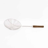 Paleta strecuratoare inox cu maner de lemn, diametru 20 cm, lungime 46 cm
