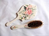 Set Perie Păr și Oglindă Handmade, Model Trandafiri Roz, Decorat Manual, 25/21 cm