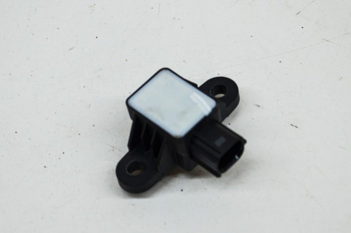 Senzor de impact dreapta față HYUNDAI IONIQ AE 2017 OEM: 95920-F2100 13674524