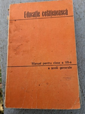 Carte educatie cetateneasca foto