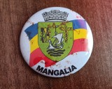 M3 L 25 - Insigna - tematica heraldica - stema orasului Mangalia, Romania de la 1950