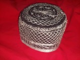 Chipiu turcesc ,chipiu vintage turcesc,fes vintage traditional turcesc,CHIPIU SUPERB NEGRU CU LUCRATURA ARGINTIE-INTEIOR ALB=17 CM DIAMETRU