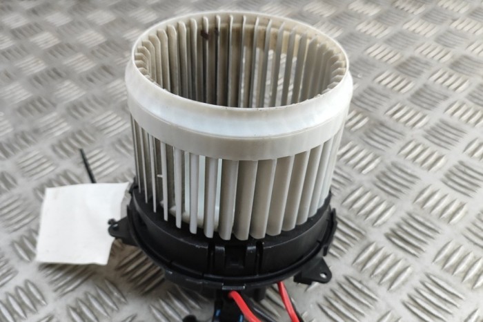 Ventilator aeroterma RENAULT ZOE BFM_ 2015 OEM: 272103334R 31292813