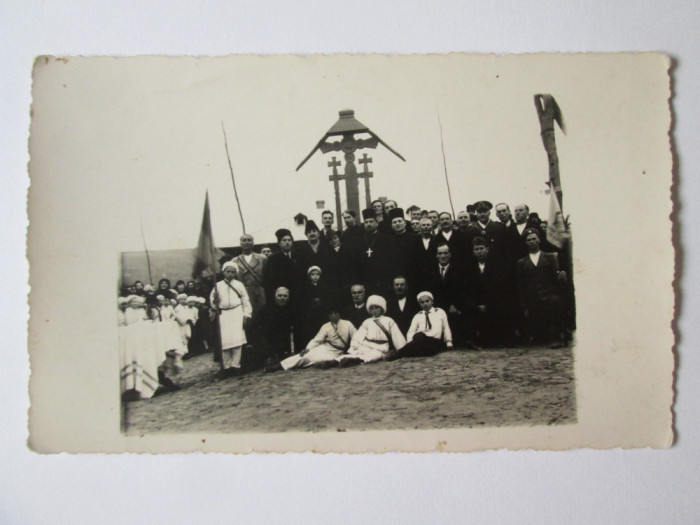 Fotografie 137 x 85 mm efectuată la sfințirea troiței Costești(Vaslui) anii 30