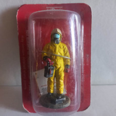 Figurina plumb - Pompier tenue de protection chimique Germany 1996 - 1:32