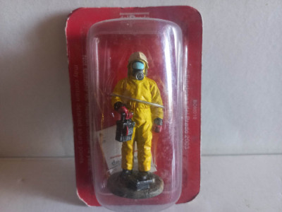 Figurina plumb - Pompier tenue de protection chimique Germany 1996 - 1:32 foto