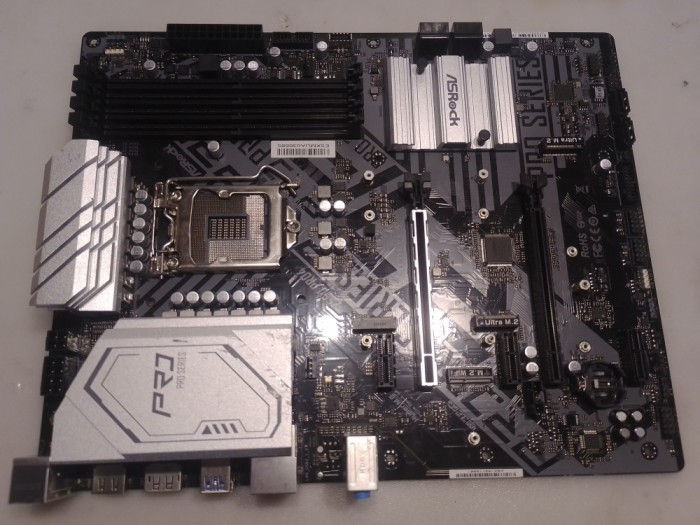 placa de baza pc DEFECTA ASUS Z590 LGA1200 , nu porneste