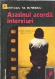 Asasinul acorda interviuri Mircea M. Ionescu carte politista Editura Dacia Colectie Scorpionul 1976 144 pagini