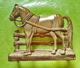 G160- Frumos cuier mic tip cheie bronz aurit in stare foarte buna.
