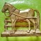 G160- Frumos cuier mic tip cheie bronz aurit in stare foarte buna.