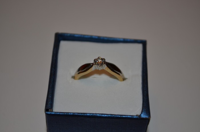 INEL AUR galben si alb 18K + 1 Diamant = 0.20ct. - De logodna - Solitaire !