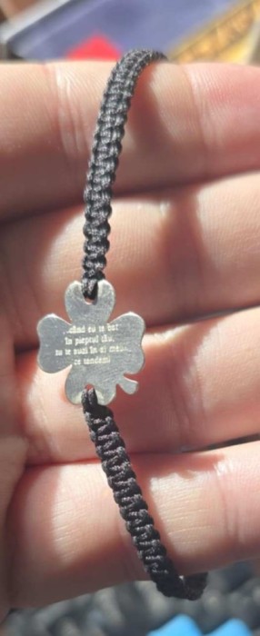 Bratara trfiu cu 4 foi din argint, cu inscriptie minuscula pe el