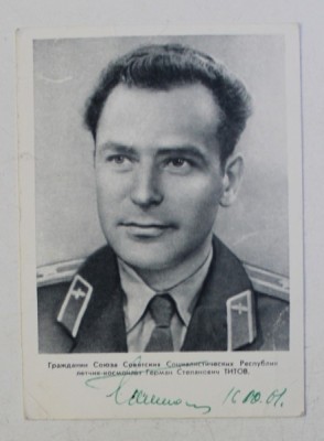FOTOGRAFIE SEMNATA de GHERMAN STEPANOVICH TITOV , AL DOILEA OM CARE A INCONJURAT PAMANTUL , DATATA 1961 foto