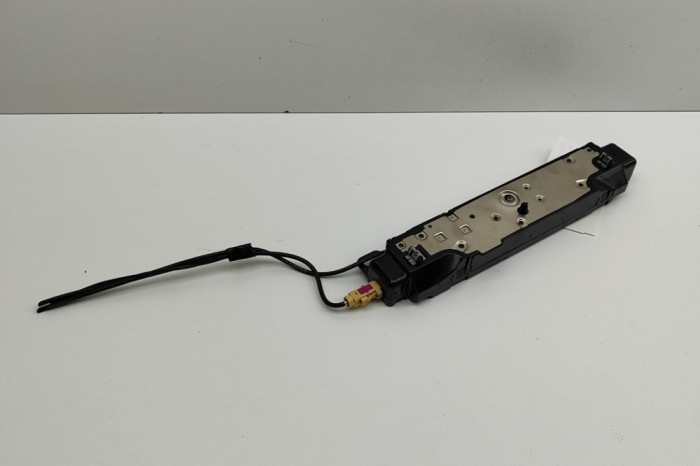 Amplificator de antena TESLA MODEL Y 2024 OEM: 158560100E | 30357797