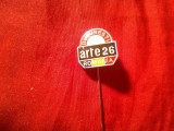 Insigna ARTE26 - Expoziție organizată de Universitatea Națională de Arte din București, metal si email , h=1,5cm