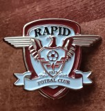 QW9 N7 21 - Insigna - tematica sport - fotbal - clubul Rapid Bucuresti