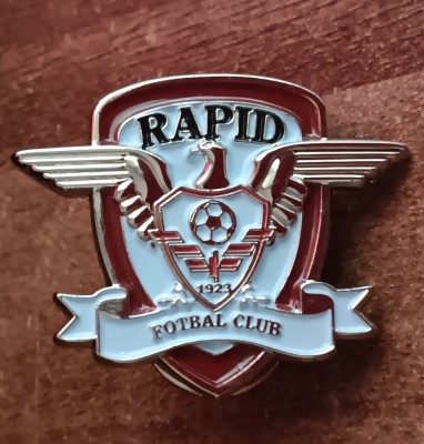 QW9 N7 21 - Insigna - tematica sport - fotbal - clubul Rapid Bucuresti foto