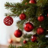 Set globuri Craciun 100 piese cu varf brad rosu, decoratiuni brad diferite dimensiuni 3cm 4cm 6cm