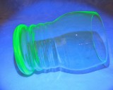 PAHAR DE COLECTIE DIN STICLA FLUORESCENTA LA LUMINA UV - URANGLAS