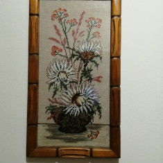 GOBLEN VECHI - FLORI - lucrat manual ,inramat , sub sticla- 18 x 34 cm
