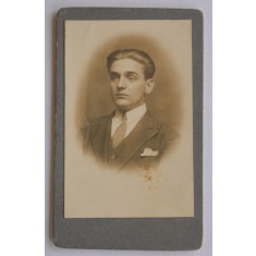 CDV Atelier Romania Bărbat la costum