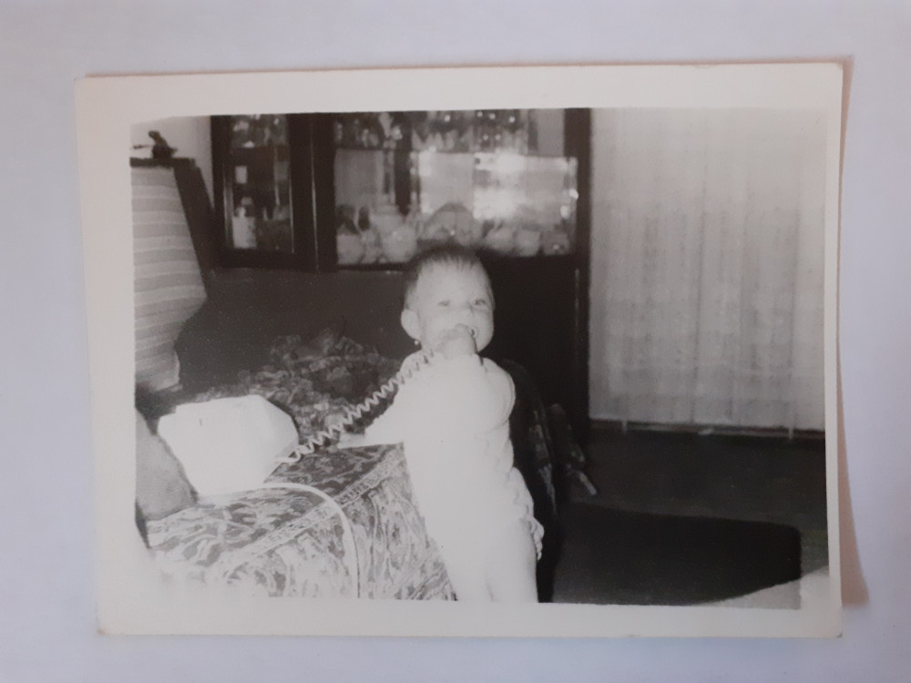 Fotografie dimensiune CP cu copil lângă pat | Okazii.ro