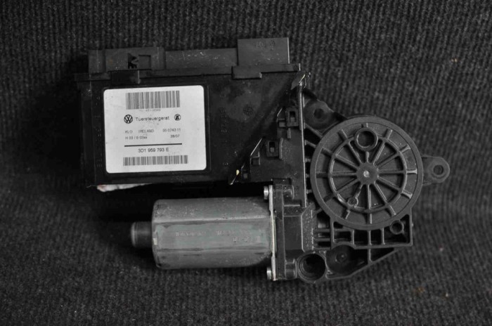 Motor macara geam ușă st&acirc;nga față VW TOUAREG 7LA, 7L6, 7L7 2006 OEM: 3D1959793E 1503483