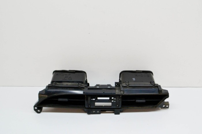 Gura de ventilație planșa de bord TOYOTA HILUX VIII Pick-up _N1_ 2017 OEM: 55686-KK070,55670-KK050,55670-KK090,55661-KK130 14710289