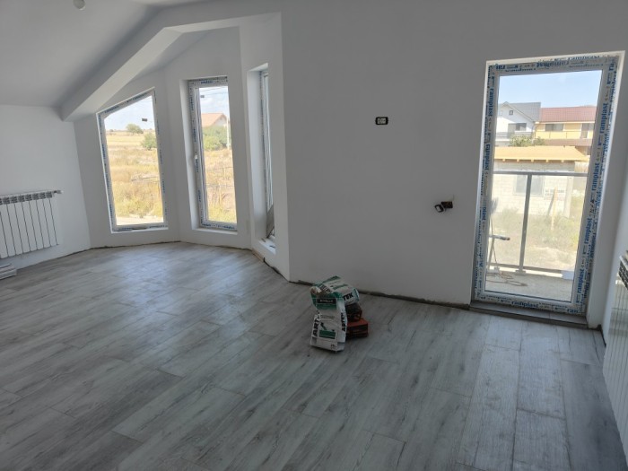 Casă nouă cu toate utilitățile racordate