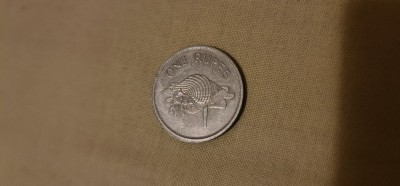 One rupee 1995 - Seychelles. foto