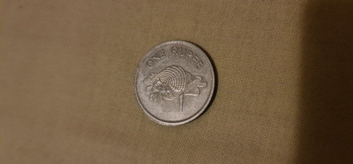 One rupee 1995 - Seychelles.
