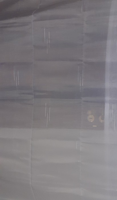 PERDEA ALBA CU MODEL LINIUTE , REJANSA SI PLUMB MONTAT -- 4,5m / 1,45 m NOU