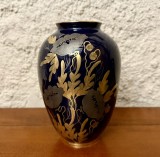 VAZA DIN PORTELAN FIN- MARCAJ ARPO CURTEA DE ARGES- FINE PORCELAIN H19CM
