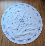FATA DE MASA CIRCULARĂ VINTAGE CU MODEL BRODERIE BLUE ONION