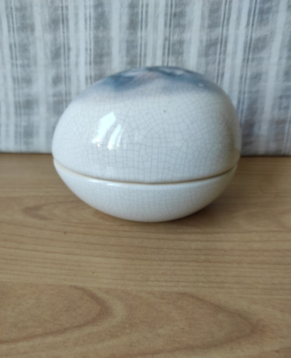 Caseta/bomboniera ceramica in forma de ou