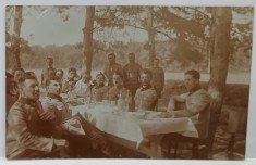 GRADATI SI SOLDATI LA MASA , LANGA POLIGONUL DE TRAGERE , IN ZIUA SFANTULUI GHEORGHE , FOTOGRAFIE FORMAT CARTE POSTALA , 1923