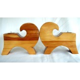 Suport decorativ din lemn masiv pentru lumanare &ndash; design sculptural, finisaj lacuit