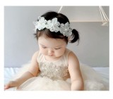 Bentita alba cu floricele si perlute (Marime Disponibila: 0-12 luni)