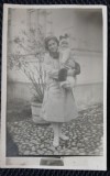 Fotografie tip Carte Postala, Mama cu bebelus in brate, 1929