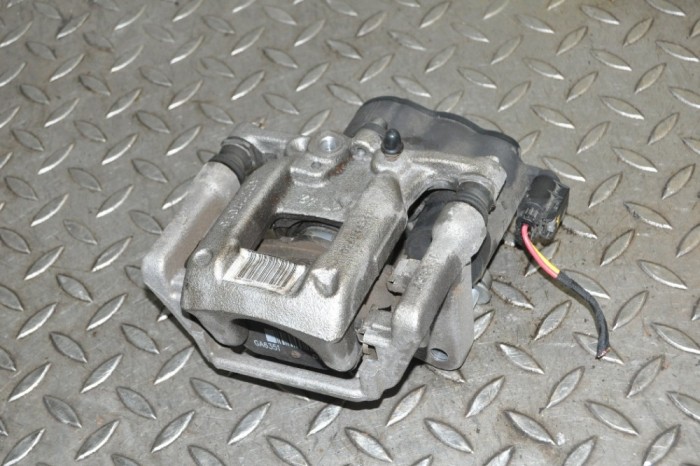 Etrier de fr&acirc;nă dreapta spate PEUGEOT 3008 SUV 2019 11499710