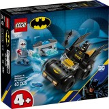LEGO&reg; Super Heroes - Batman si Batmobile vs. Mr. Freeze (76301)