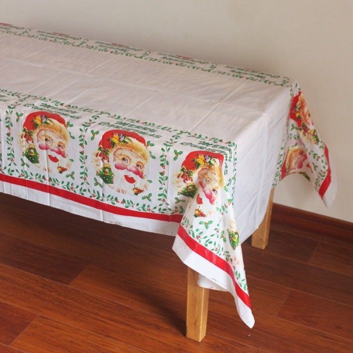 Fata de masă dreptunghiulară eMazing pentru Crăciun, PVC, 2.5 mm grosime, imprimeu Moș Crăciun, dimensiuni 180 x 108 cm, culoare albă