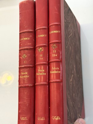Constantin C. Giurescu - Istoria romanilor (volumul 1 + volumul 2 partea I + II) foto