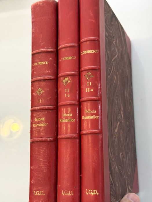 Constantin C. Giurescu - Istoria romanilor (volumul 1 + volumul 2 partea I + II)