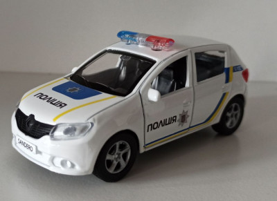 Macheta Renault Sandero mk2 (Dacia) Politia Ukraina - TechnoPark 1/32 foto