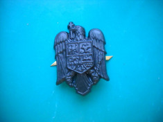 HOPCT ROMANIA CUC EMBLEMA MILITARA [ 5 ] D=38 MM -POST DECEMBRISTA -ACTUAL foto