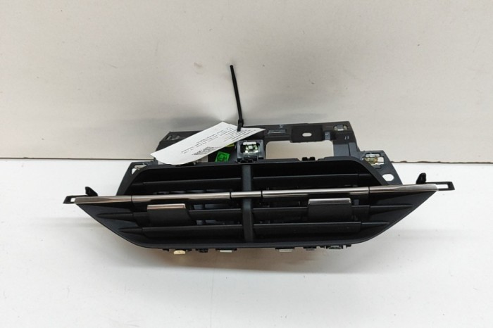 Gura de ventilație planșa de bord PEUGEOT 208 II UB_, UP_, UW_, UJ_ 2024 OEM: 9823457180,9823457080 | 31845369