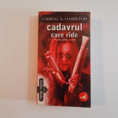 CADAVRUL CARE RADE de LAURELL K. HAMILTON , 2006