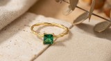 Cumpara ieftin Inel din Argint 925 Aurit cu Zirconiu Verde Esmerald , Eleganta Vintage si Design Rasucit